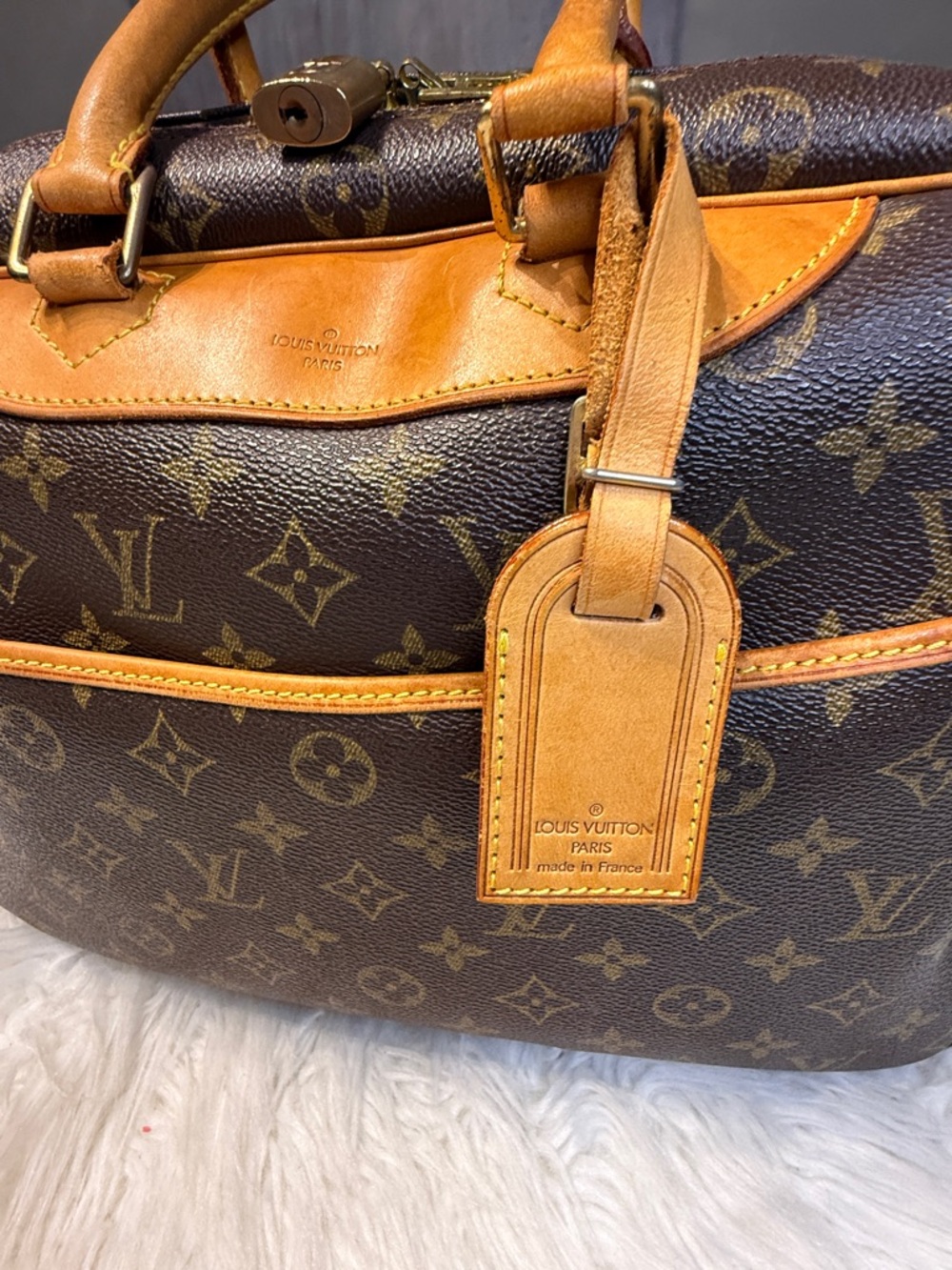 Louis Vuitton Deauville Monogram Canvas Satchel w/ Lock & Clochette Authentic - Picture 4 of 16